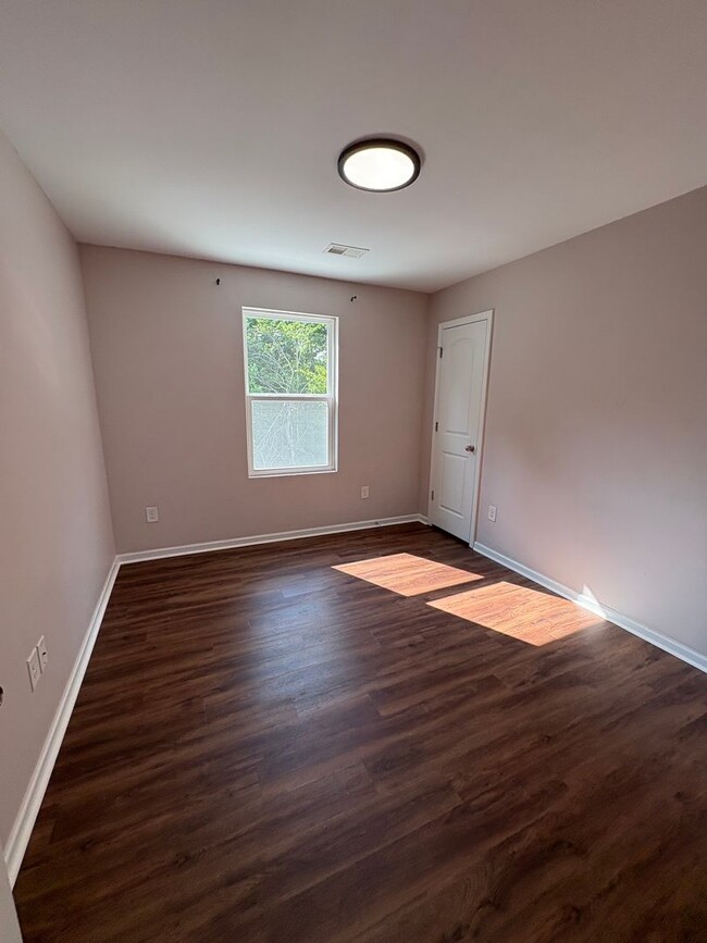 Building Photo - 4 Bedroom 2.5 Bath Home in Woodruff Near B...