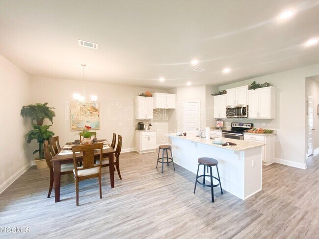 Building Photo - 5504 Leeds Ln