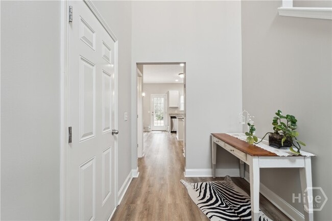 Building Photo - 601 Meloney Dr