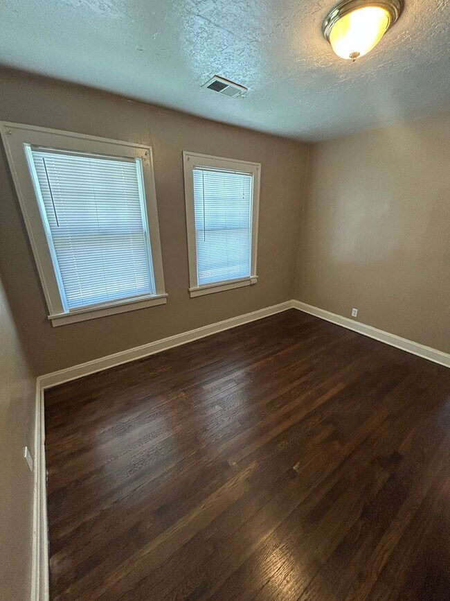 Building Photo - 5405/5407 Harrison St.