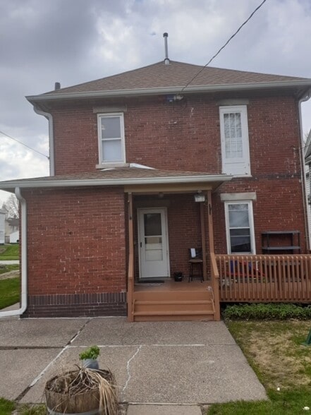 Building Photo - 409 17th Ave