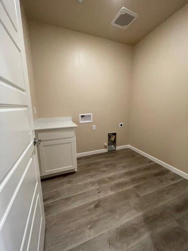 Building Photo - Great Galt 3 Bedroom