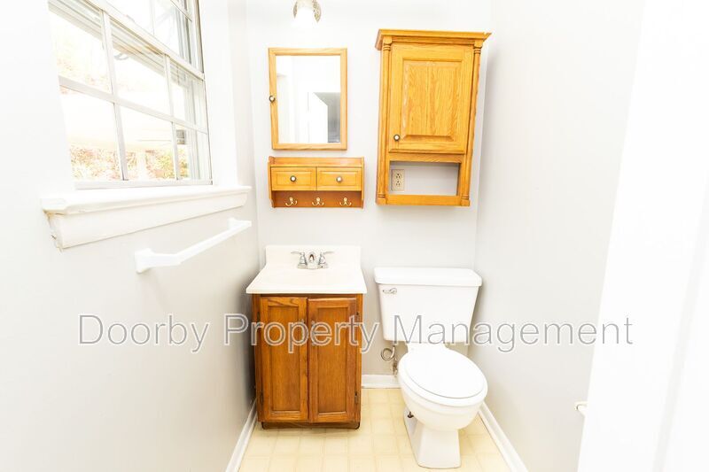 Building Photo - 8911 Drake Parkway Rd