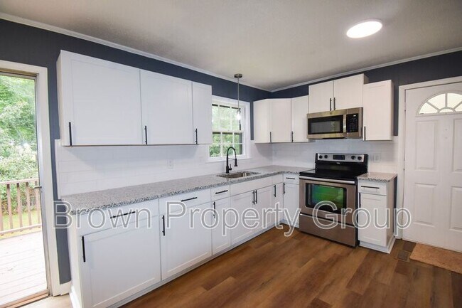 Building Photo - 870 Bedrock Dr