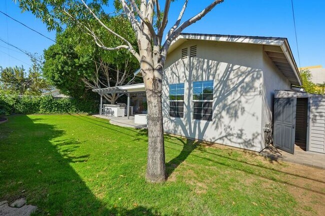 Building Photo - Modern 4 Bedroom, 3 Bathroom Home