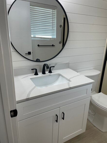 Master Bathroom with shower - 11227 N Coggins Dr
