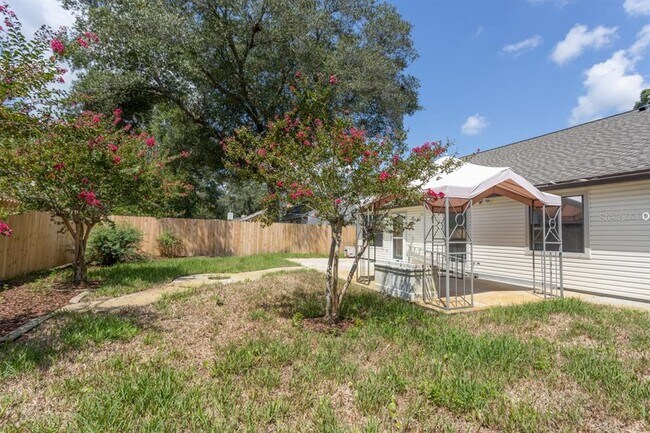 Building Photo - 14180 Hampton Falls Dr N