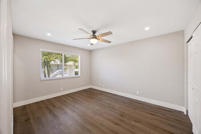Building Photo - 707 Neapolitan Way