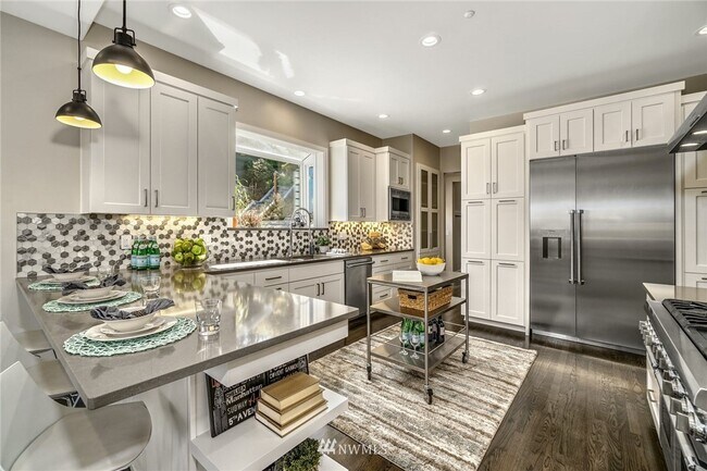 Building Photo - 2410 West Lake Sammamish Pkwy NE