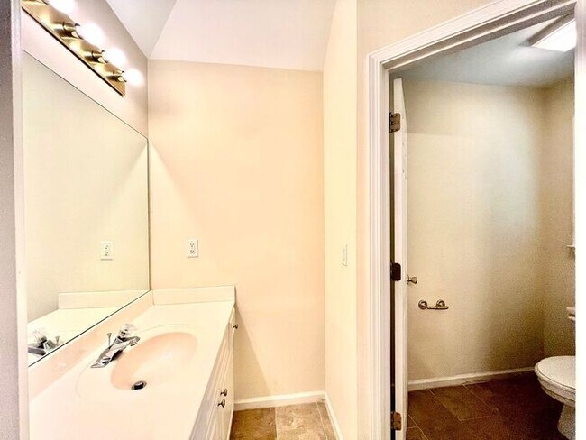 Building Photo - 3165 Maple Terrace Dr