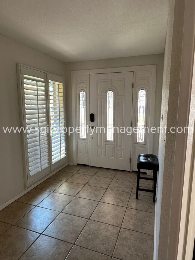 Luxury home with basketball court. 9423 N Arroya Vista Dr E Phoenix