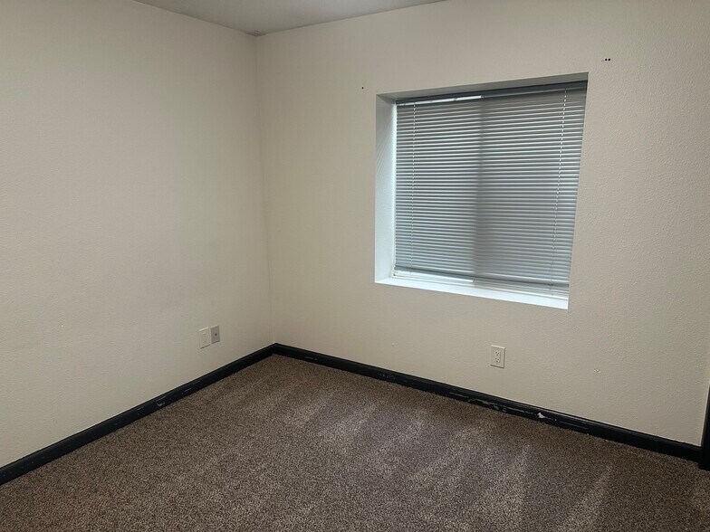 Building Photo - 2710 Hangtree Ct