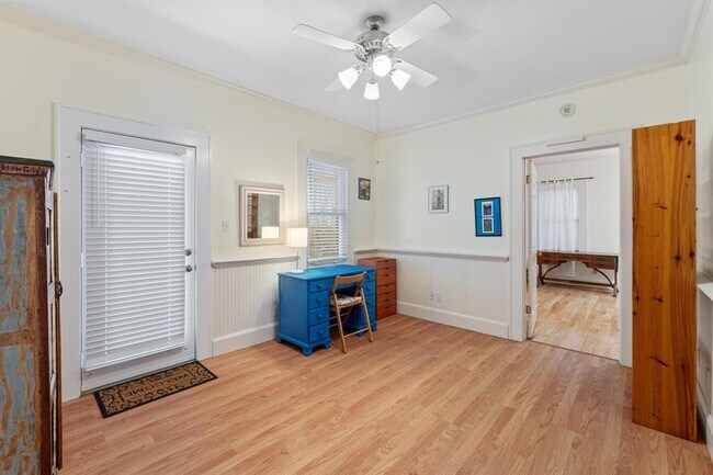 Building Photo - 205 W 32nd St