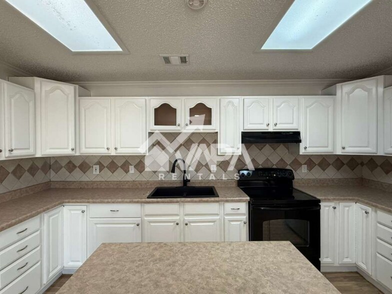Building Photo - 7003 Beech Trail Dr