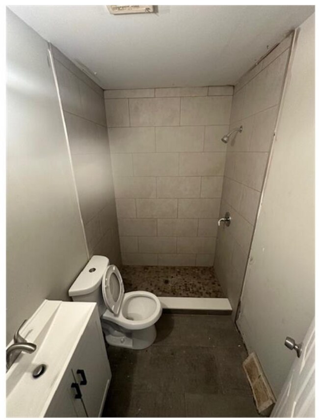 Building Photo - 2 Bedroom House of Rent