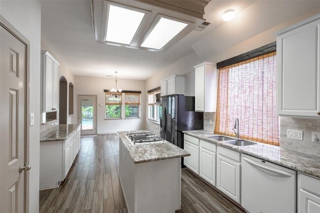 Building Photo - 203 Jewel Park Ln