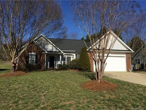 Building Photo - 12013 Evergreen Hollow Dr