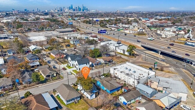 Building Photo - 2329 Lidstone St