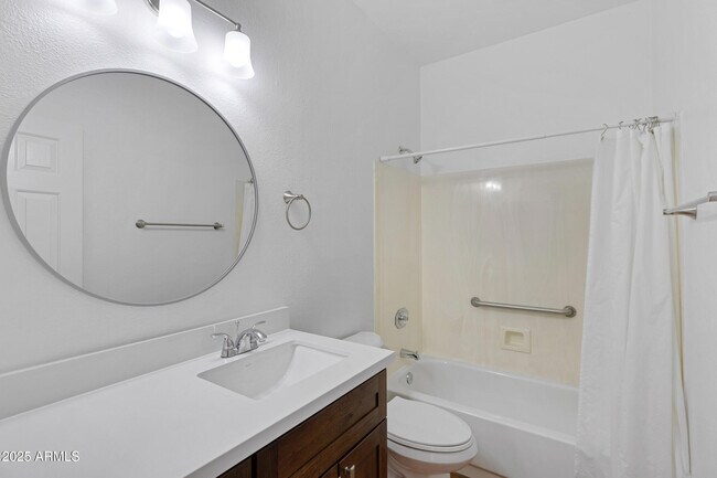 Building Photo - 8917 E Maple Dr