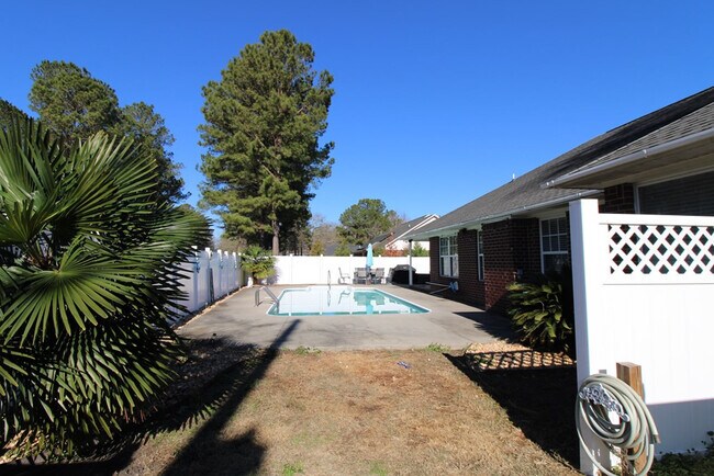 Building Photo - 280 Trillium Ln