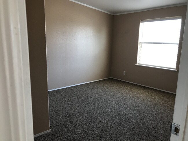 Building Photo - Fully Furnished Nice 3BR/2BA Home