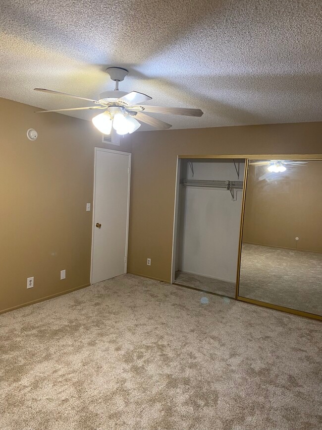 Building Photo - 13211 Vanowen St