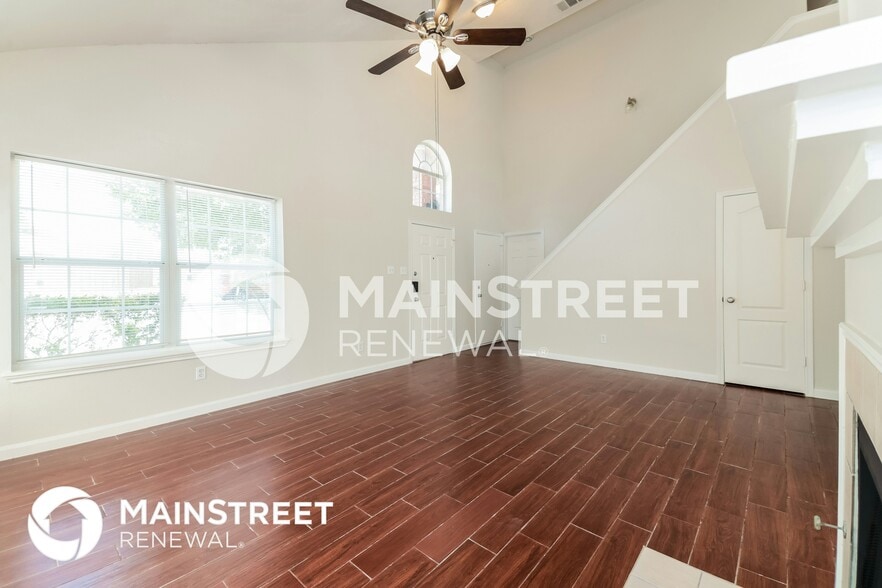 Building Photo - 4602 Lee Hutson Ln