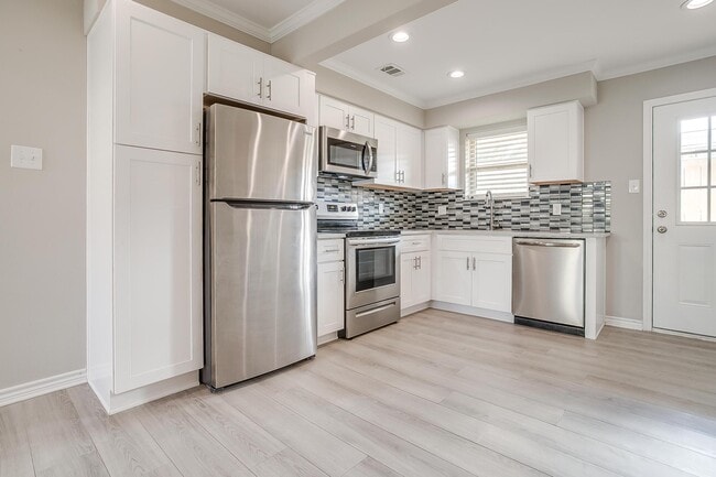 Building Photo - 5076 Matilda St