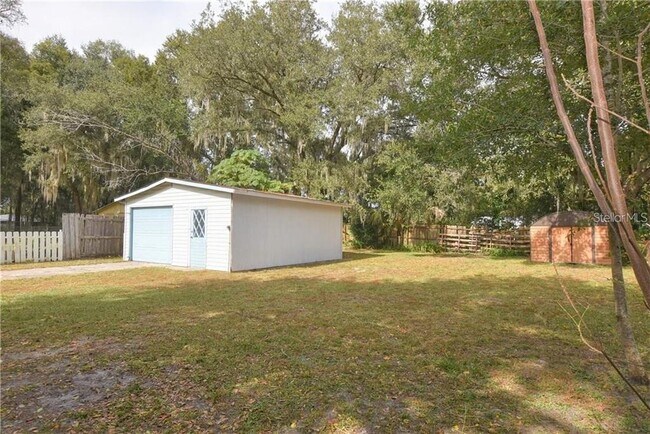 Building Photo - 1311 Standish Dr