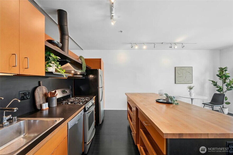 Building Photo - 1111 E Pike St