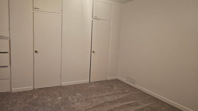 Building Photo - Jean Street 4 Plex