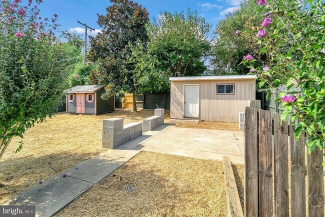 Building Photo - 6604 Cavalier Dr