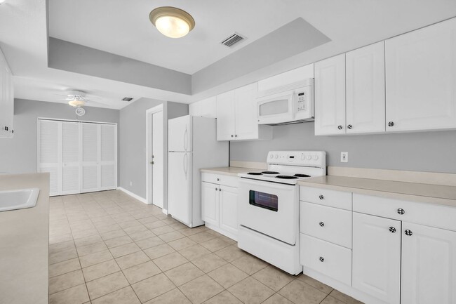 Building Photo - MAXIMO MOORINGS 3/2/2 HOME NEAR ST. PETE B...