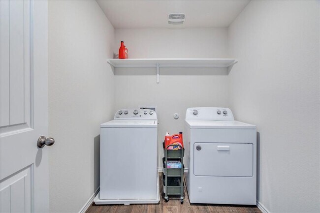 Building Photo - 125 Frogmore Lp