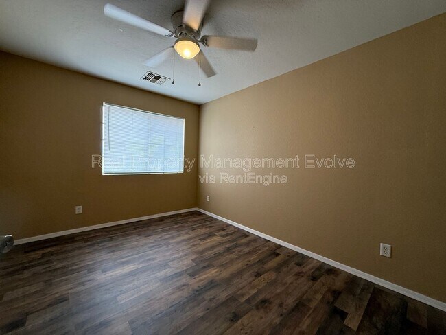 Building Photo - 1526 S 217th Dr