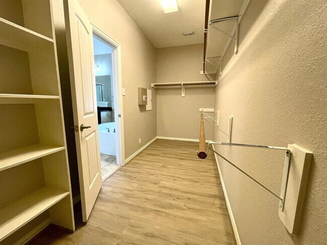 Building Photo - 11 Silver Arrow Court