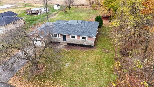 Building Photo - Recently Remodeled 4-Bedroom Home with Modern Upgrades & Spacious Yard in McCordsville