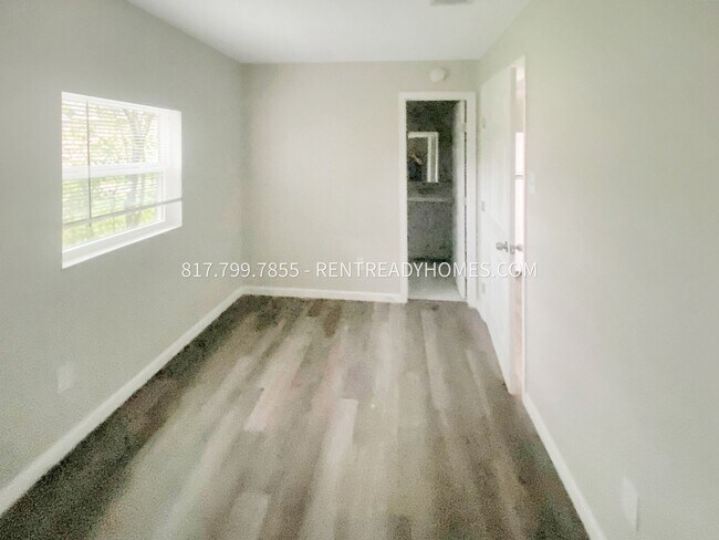 Building Photo - 6318 Sloan St