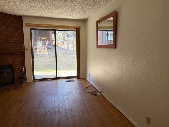 Building Photo - 2932 Holly Ave