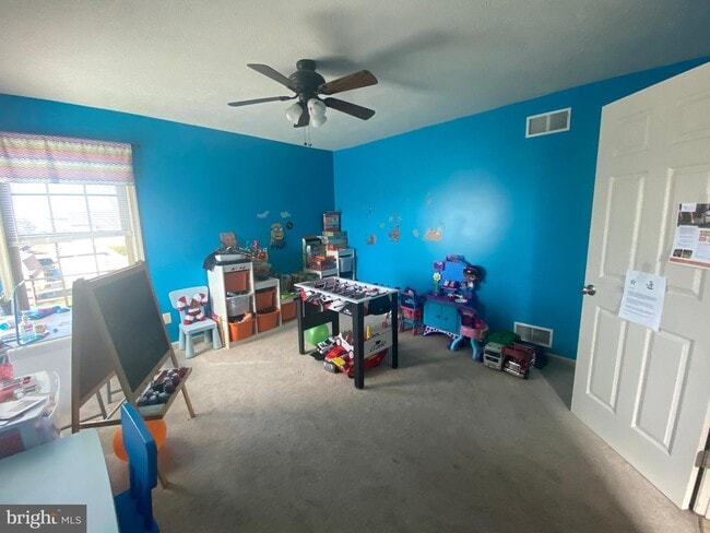 Building Photo - 45 S Strawberry Hill Dr