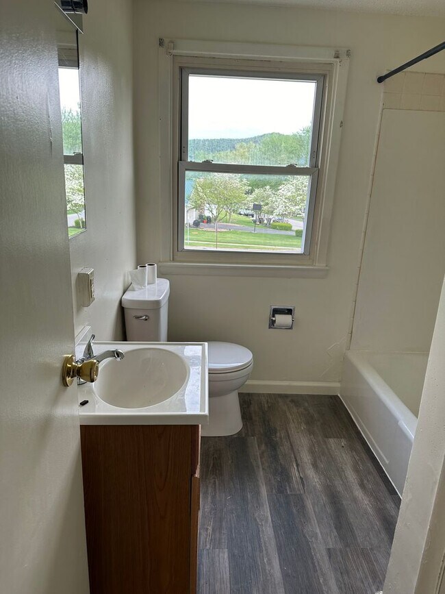 Building Photo - Bellefonte 3 bedroom townhouse available July!