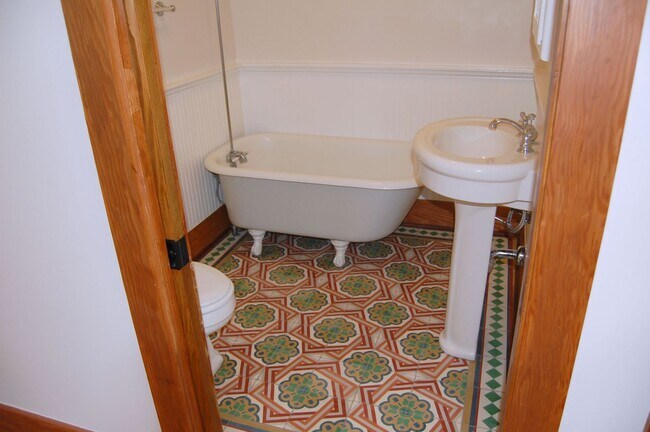 Building Photo - FIGUEROA