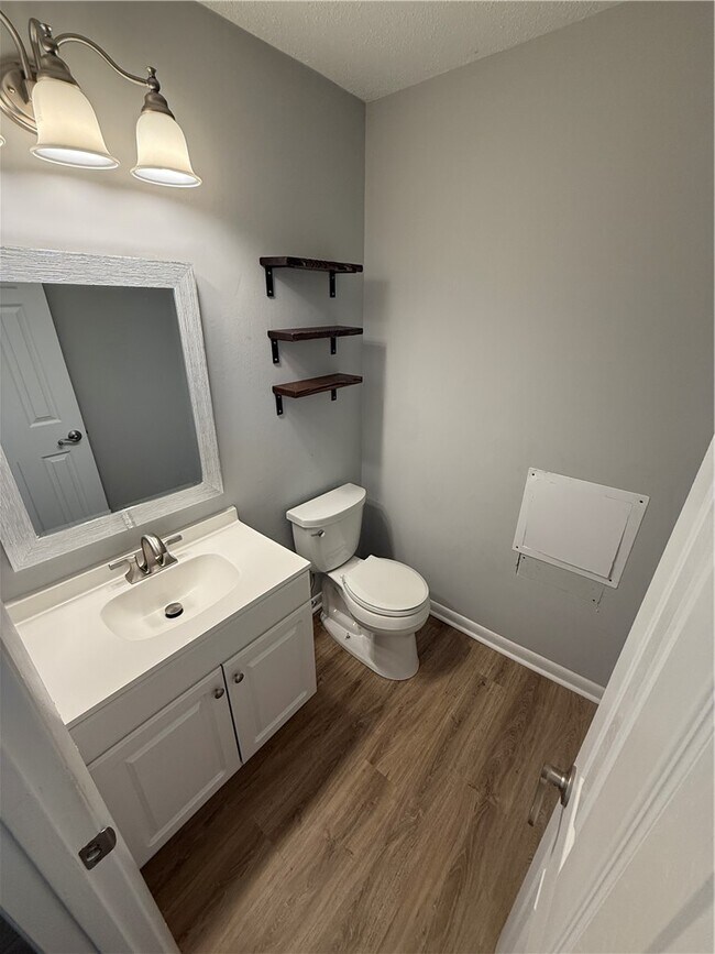 Building Photo - 112 Lynwood Dr