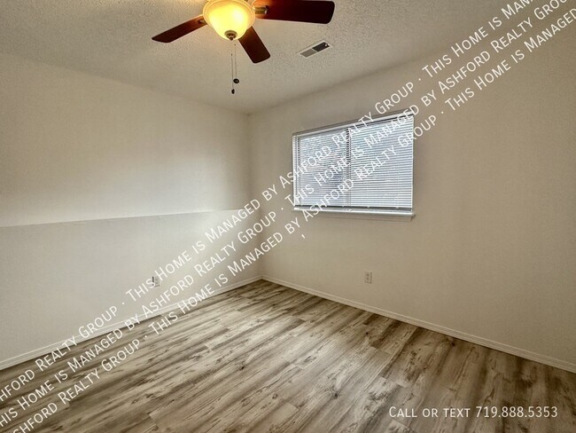 Building Photo - 1120 Yuma St