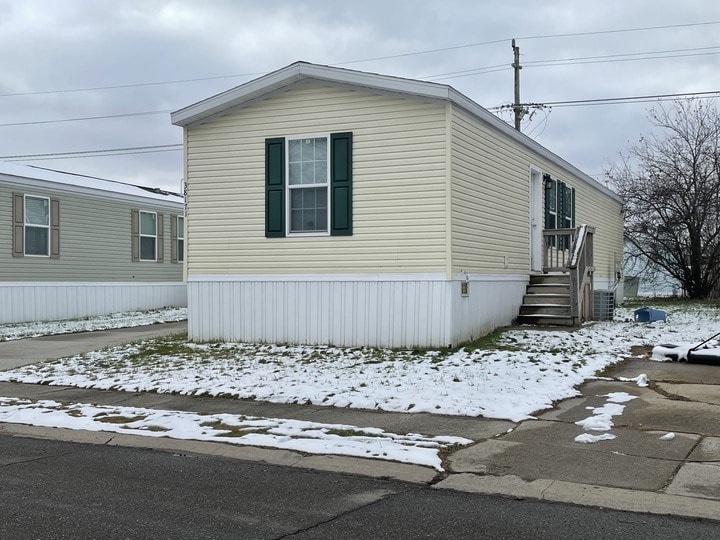 Building Photo - 38171 Ducharme Dr