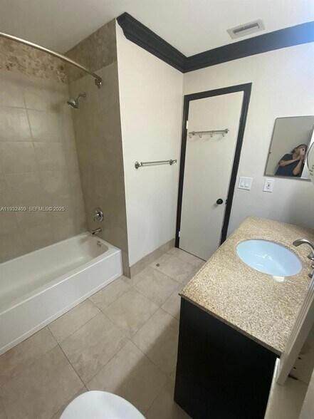 Building Photo - 8239 NW 8th Ct