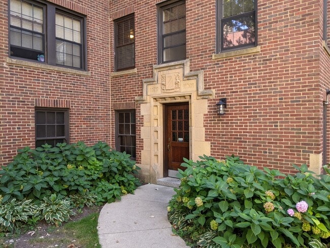 Building Photo - 1135 Maple Ave