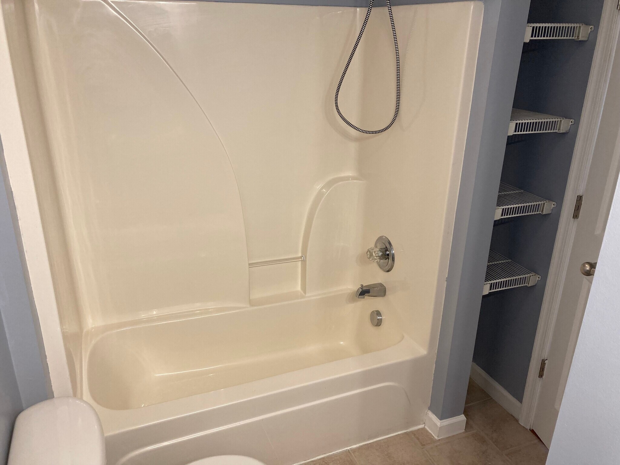 Full shared bath upstairs - 1419 Founders Way