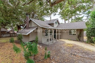 Building Photo - 706 Crocker Ave
