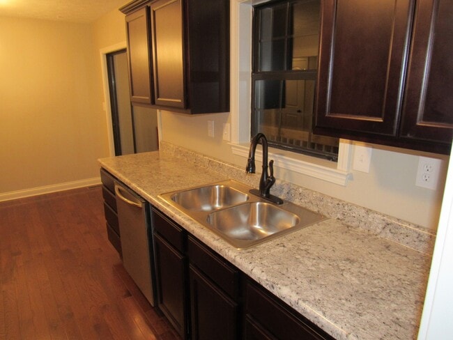 Building Photo - 4 Bedroom, 3 Bath Basement Ranch with Coun...